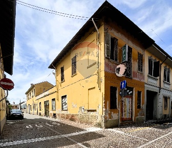 Foto Casa indipendente in Via Marconi 34, Buscate di 300 m² con 9 locali