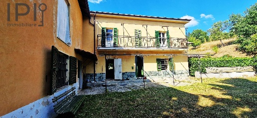 Foto Casa indipendente in San Martina, Cartosio di 380 m² con 8 locali