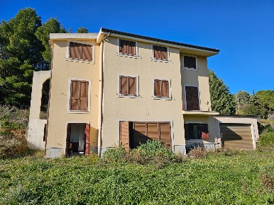 Foto Villa singola in STRADA COMUNALE SORIANO, Enna di 373 m² con 6 locali