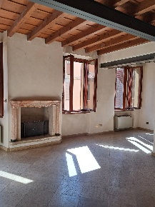 Foto Casa indipendente a Mantova Centro di 426 m² con 7 locali in vendita