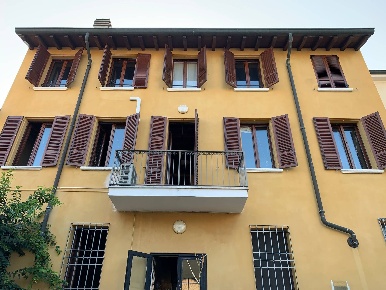 Foto Casa indipendente a Mantova Centro di 426 m² con 7 locali in vendita