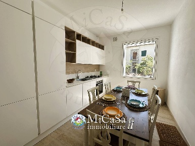 Foto Appartamento in Via Degli Alberi, Pisa Tirrenia di 121 m² con 3 locali
