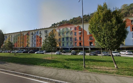 Foto Locale commerciale a Trescore Balneario Centro di 479 m² con 3 locali