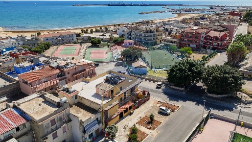 Foto Locale commerciale in Via Raol Follerau, Pozzallo di 152 m² in vendita