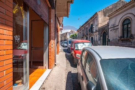 Foto Negozio in Via Mirone, Viagrande Centro di 74 m² con 2 locali