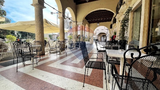 Foto Attività commerciale a Vicenza Centro Storico di 280 m² in vendita