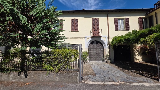 Foto Case semi ndipendenti in Via Albertini, Pavia Centro Storico di 243 m²