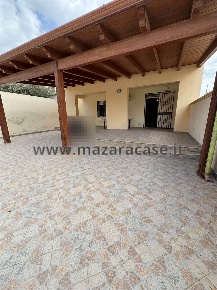 Foto Villa unifamiliare a Mazara del Vallo di 187 m² con 8 locali