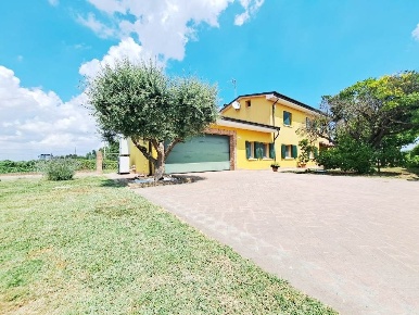 Foto Villa singola in via Argine Destro Adigetto 1, Rovigo Centro Storico