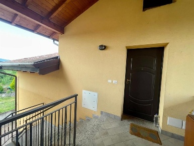 Foto Appartamento in Via Luigi Rossi, Sumirago Centro di 80 m² con 3 locali