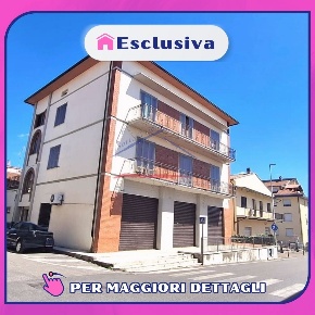 Foto Appartamento a Civitella in Val di Chiana di 450 m² con 17 locali