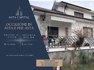Foto Appartamento in Via Saluzzo, Cavour Centro di 98 m² con 6 locali