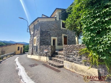 Foto Rustico in Via fornello, Aulla di 230 m² con 13 locali in vendita