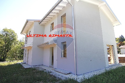 Foto Appartamento in Via 5 Vette, Cuasso al Monte di 148 m² con 4 locali