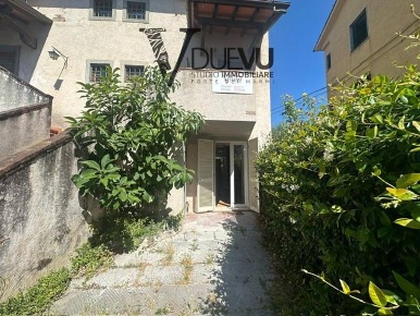 Foto Villa bifamiliare in Via Cafaggio, Seravezza di 65 m² con 3 locali