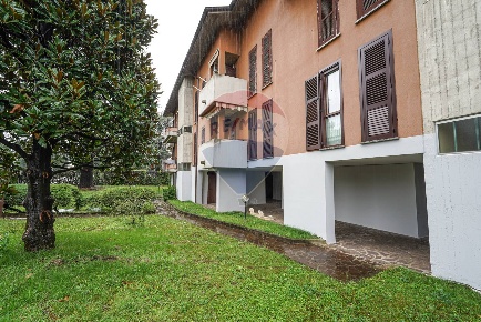 Foto Appartamento in via Fratelli Cervi, Trezzano Rosa di 74 m² in vendita