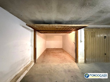 Foto Box in Via Palestro, Loano Centro di 15 m² con 1 locali in vendita