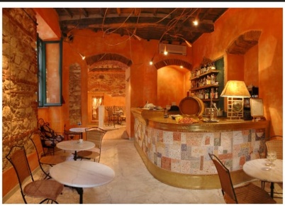 Foto Locale commerciale a Carrara Centro di 174 m² con 5 locali in vendita