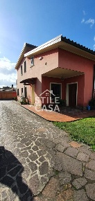 Foto Villa bifamiliare a Porcari Centro di 235 m² con 5 locali in vendita