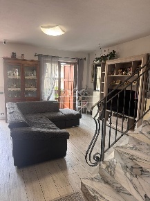 Foto Villa a schiera a Carrara Avenza di 180 m² con 8 locali in vendita