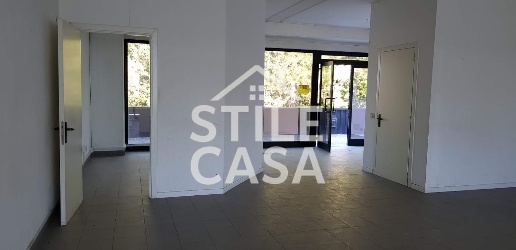 Foto Ufficio a Porcari Centro di 120 m² con 2 locali in vendita