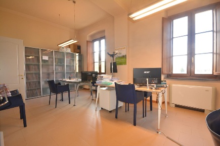 Foto Ufficio a Lucca San Filippo di 115 m² con 5 locali in affitto