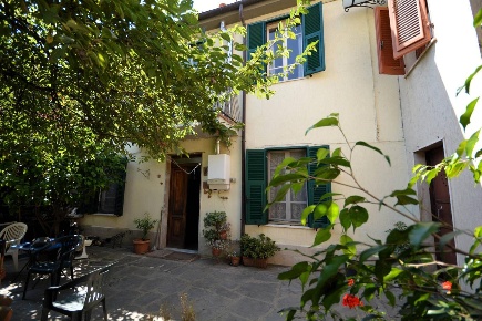 Foto Case semi ndipendenti a Montignoso Capanne, Prato di 83 m² in vendita