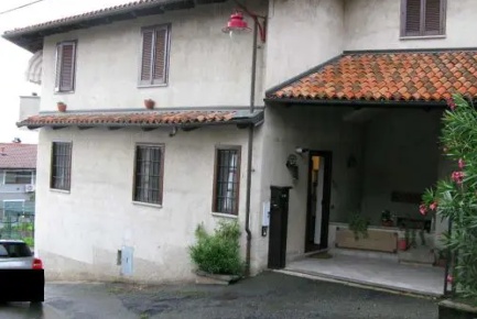 Foto Appartamento a Colleretto Giacosa di 176 m² con 7 locali in vendita
