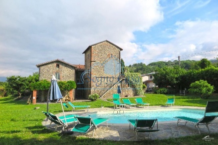 Foto Casale a Filattiera Cantiere-ponticello di 400 m² con 8 locali