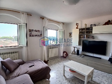 Foto Appartamento a Livorno Pontino - Bastia di 126 m² con 6 locali