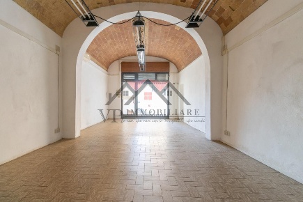 Foto Locale commerciale a Pomarance Centro di 47 m² con 2 locali in vendita