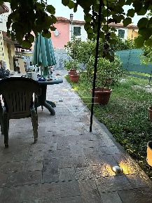 Foto Case indipendenti a Carrara Marina di Carrara di 80 m² con 3 locali