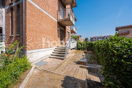 Foto Villa bifamiliare a Scandiano Centro di 165 m² con 5 locali in vendita