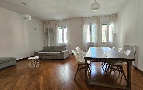 Foto Appartamento a Pisa Sant'Antonio di 110 m² con 4 locali in affitto
