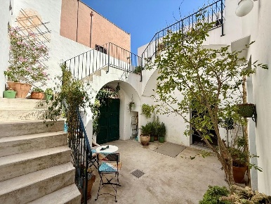 Foto Casa indipendente a Salve Centro di 126 m² con 6 locali in vendita