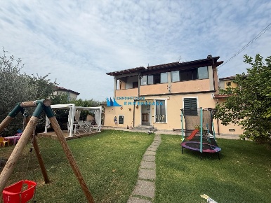 Foto Appartamento a Massa Mirteto di 95 m² con 4 locali in vendita