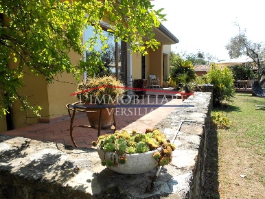 Foto Villa unifamiliare a Carrara Fontia, Fossola, Fossone di 432 m²