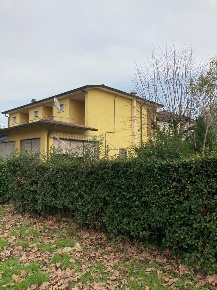 Foto Hotel a Massa Marina di Massa Centro di 450 m² con 14 locali