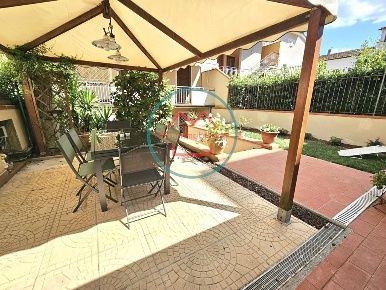 Foto Case semi ndipendenti a Montecatini-Terme di 135 m² con 4 locali
