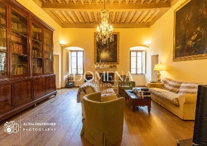 Foto Villa unifamiliare a Siena Scacciapensieri di 600 m² con 14 locali