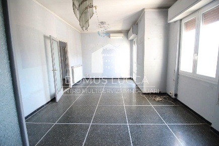 Foto Appartamento a Lucca Sant'Anna di 102 m² con 5 locali in vendita