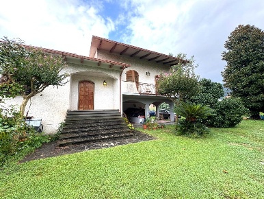 Foto Villa unifamiliare a Montignoso Debbia, Cervaiolo di 286 m² in vendita
