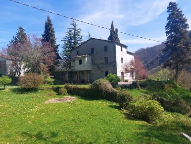 Foto Casale a Borgo a Mozzano di 280 m² con 6 locali in vendita