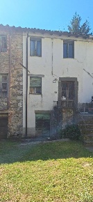 Foto Casa indipendente a Borgo a Mozzano di 90 m² con 6 locali in vendita