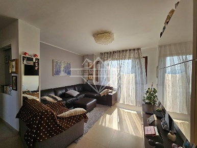 Foto Appartamento a Carrara Avenza di 109 m² con 7 locali in vendita