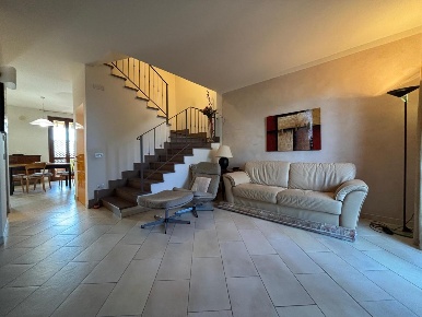 Foto Casa indipendente a Cerreto Guidi di 210 m² con 6 locali in vendita