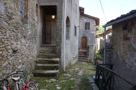 Foto Casa indipendente a Pescaglia di 100 m² con 7 locali in vendita