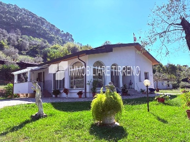 Foto Villa unifamiliare a Massa Mirteto di 140 m² con 6 locali in vendita