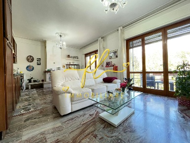 Foto Villa bifamiliare a Collesalvetti Crocino di 280 m² con 10 locali