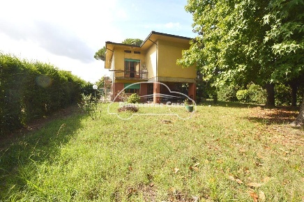 Foto Villa unifamiliare a Lucca Monte San Quirico - Tre Cancelli di 250 m²